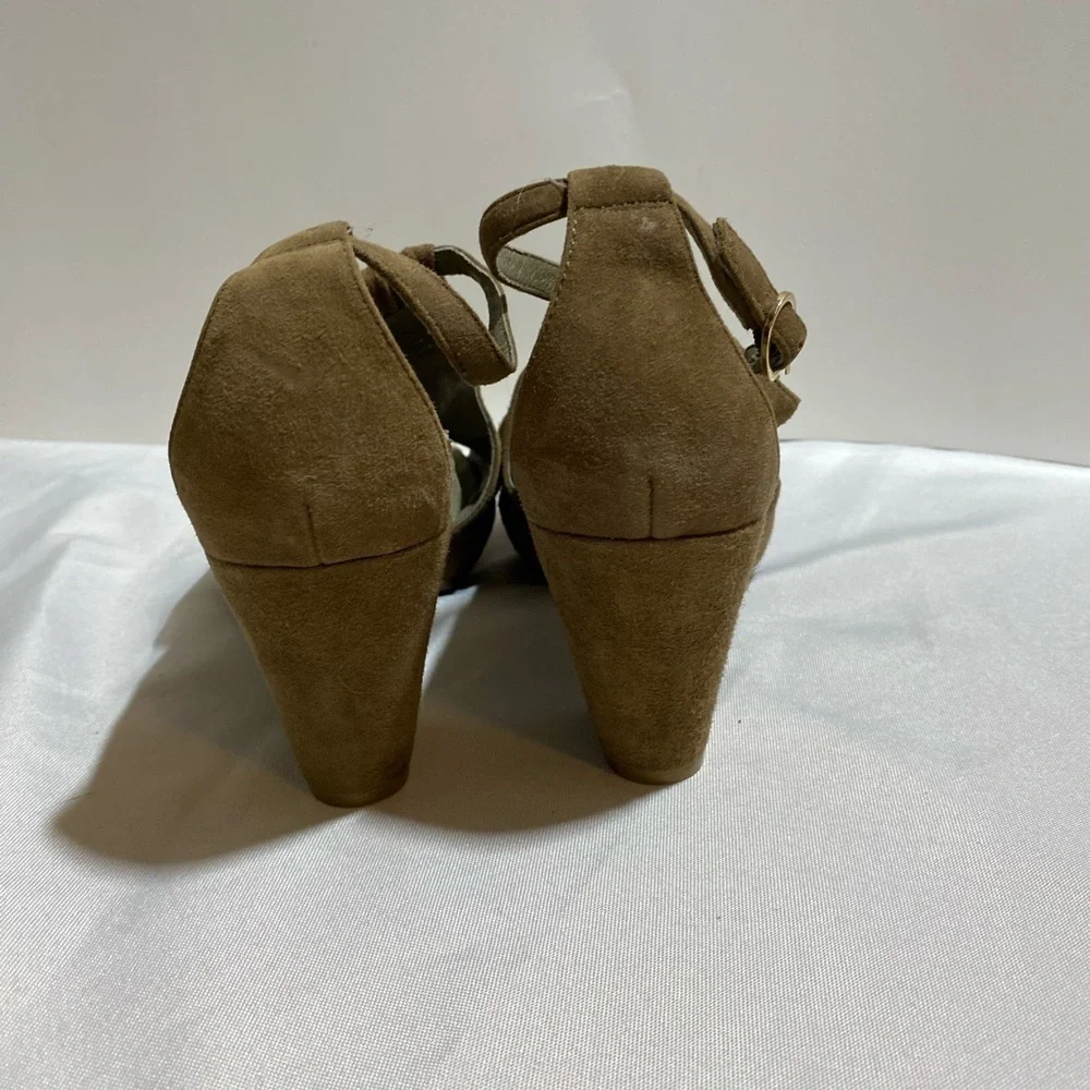 Earthies Veria t strap dark Khaki leather upper Sz 9.5 B barely used